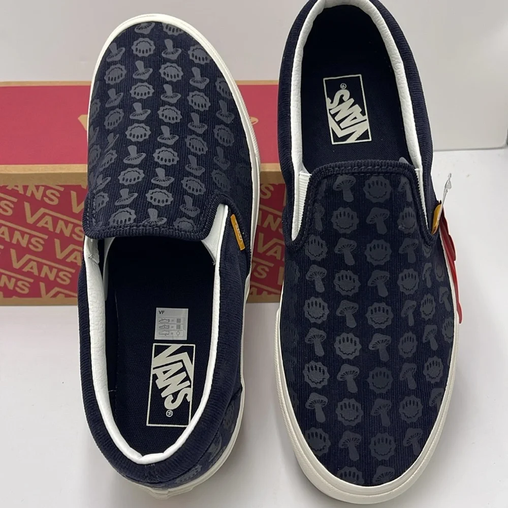 Vans Men’s Classic Slip-On
Trippy Cord Dark Navy
VN0A7Q5DDNV Sneakers - Picture 12 of 16